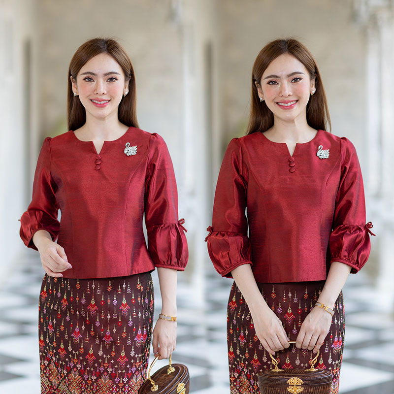 kudapy เสื้อสีขาว/สีชมพู/สีแดงเลือดหมู/สีน้ำตาล เนื้อผ้าทอ เนื้อเบาสบาย ใส่สบายผิว มีลายเส้นในตัว ใส่คู่กับ ผ้าไทยลายแพรวา หรือ ผ้าลายกวินตาทอสอดดิ้นหรูหรา