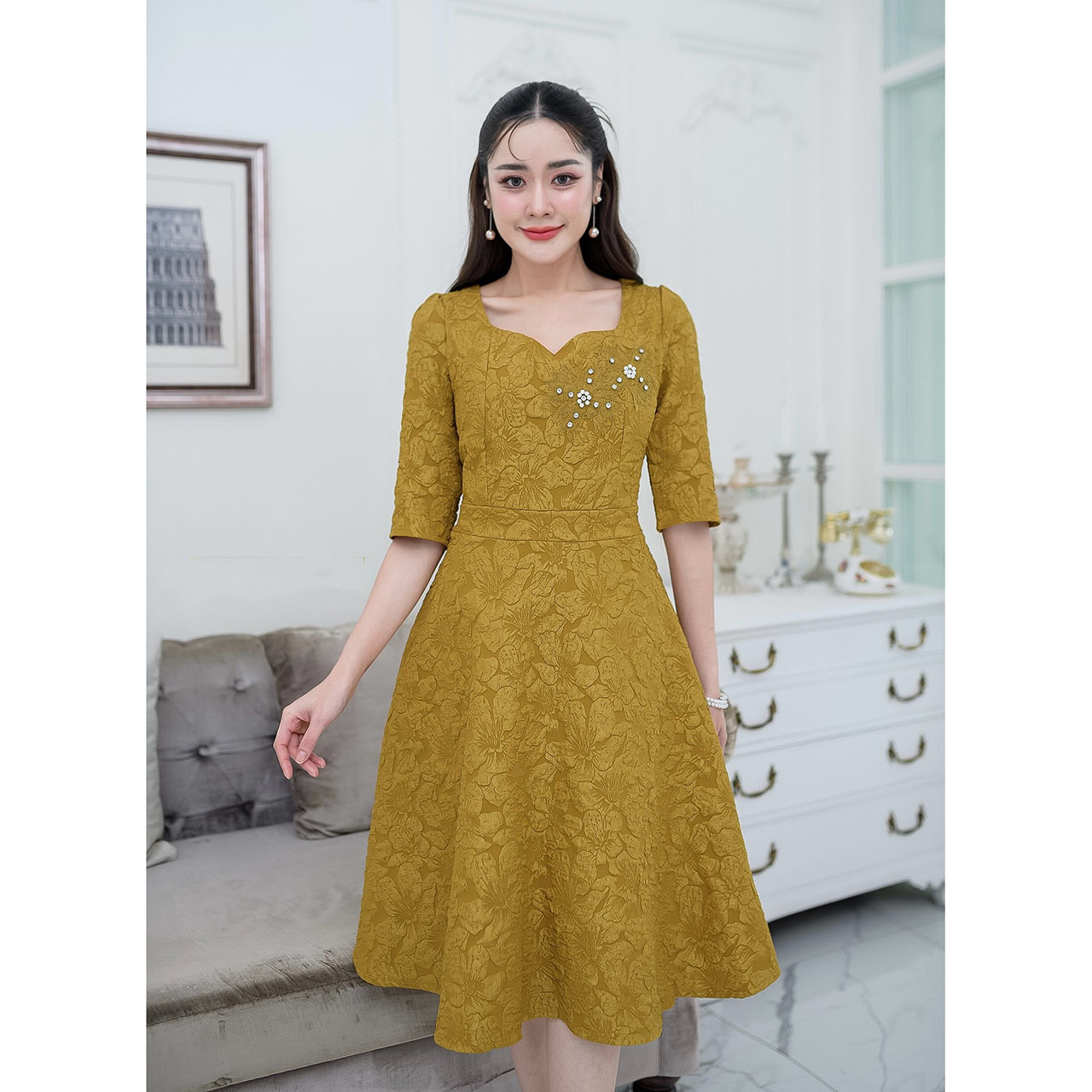 kudapy เดรสสั้นสีเหลืองมัสดาส/สัชมพูกะปิ ผ้า jacquard ลายดอกลิลลี่สุดฮิต ผ้าสวยตลอดกาล วันนี้ทำมาให้ใหม่ทรงสวยๆกระโปรงบานตัวเสื้อคอโค้งวีสวย แขนศอก