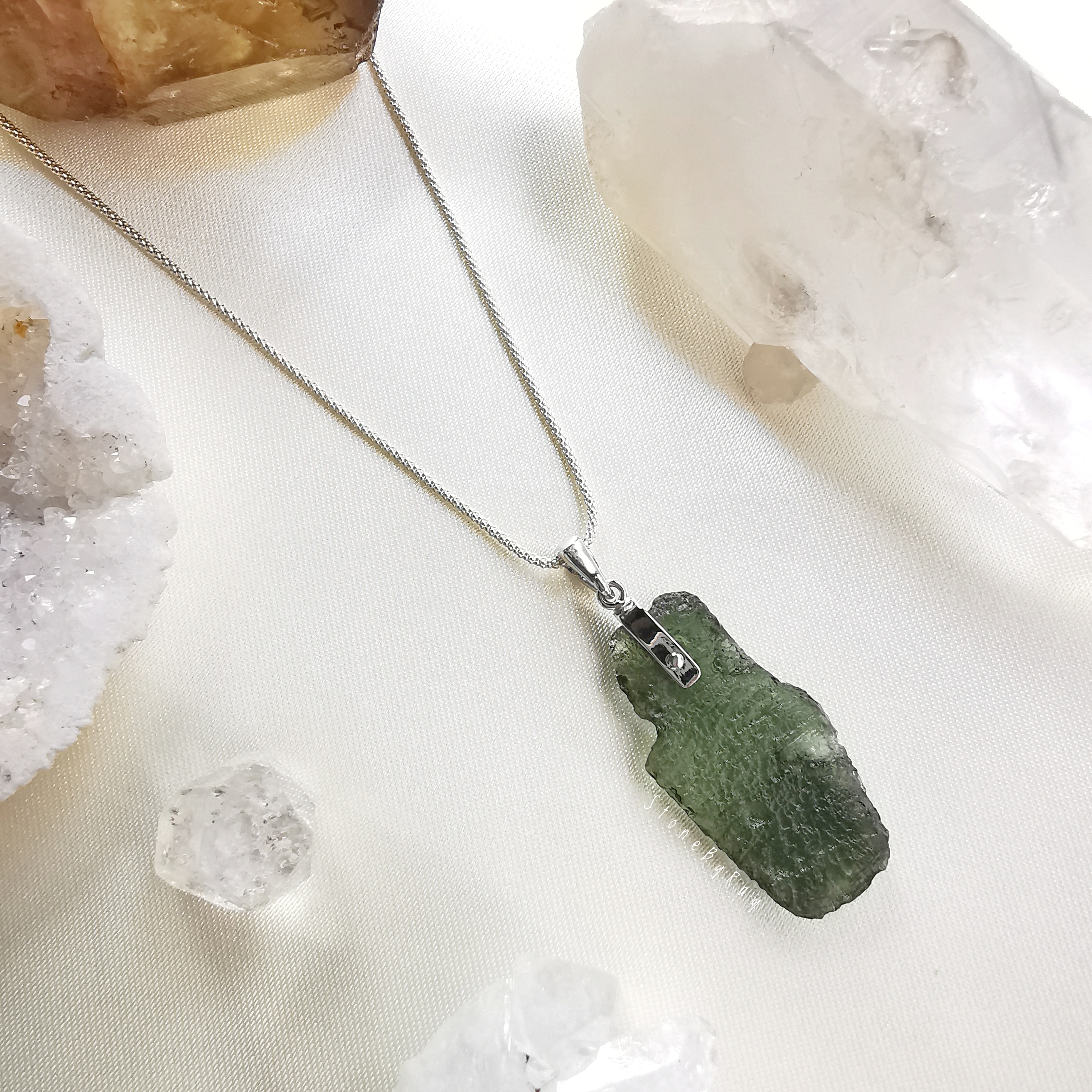 สร้อยคอเงินจี้สะเก็ดดาวโมดาไวท์(Moldavite)