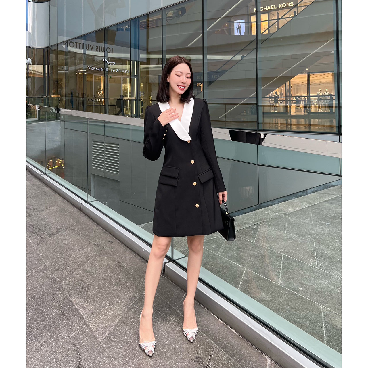 kudapy เดรสสูทแขนยาวทูโทนแต่งปกสีขาว สวยโดดเด่นด้วยลุคสาวออฟฟิศที่ใส่แล้วดูผอม ตัวเดรสเป็นทรงเข้ารูปมีซับในทั้งตัว