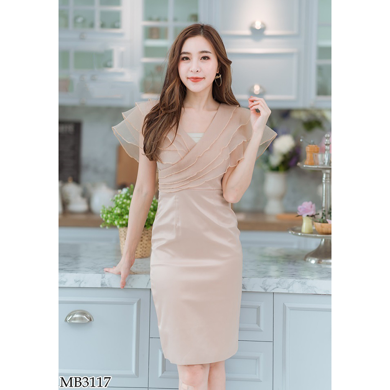 kudapy เดรสสั้นสีครีม/สีน้ำตาล/สีชมพู/สีขาว เข้ารูปคอไขว้ระบายผ้าแก้ว