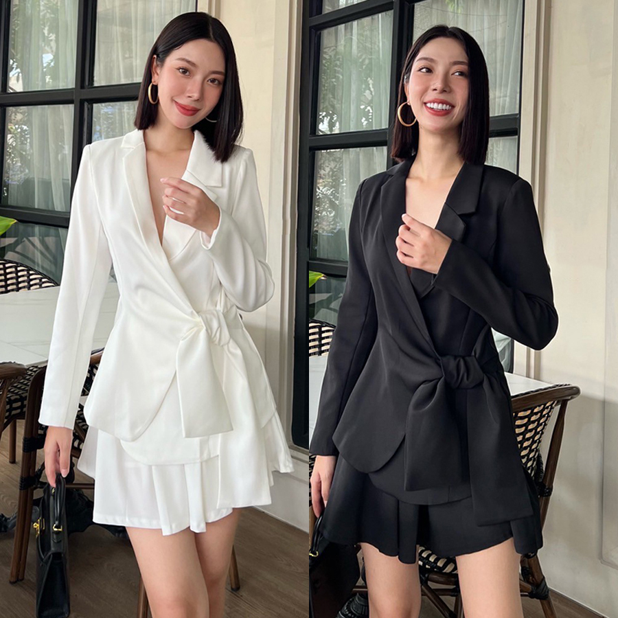 kudapy เซ็ทเสื้อสูท+กระโปรงอัพพลีตสีขาว,สีดำ ปกเสื้อสูทไล่ระดับ พร้อมเชือกผูกเอวให้ดูผอม มาพร้อมกับกางเกงกระโปรงจับกลีบน่ารักมากกก