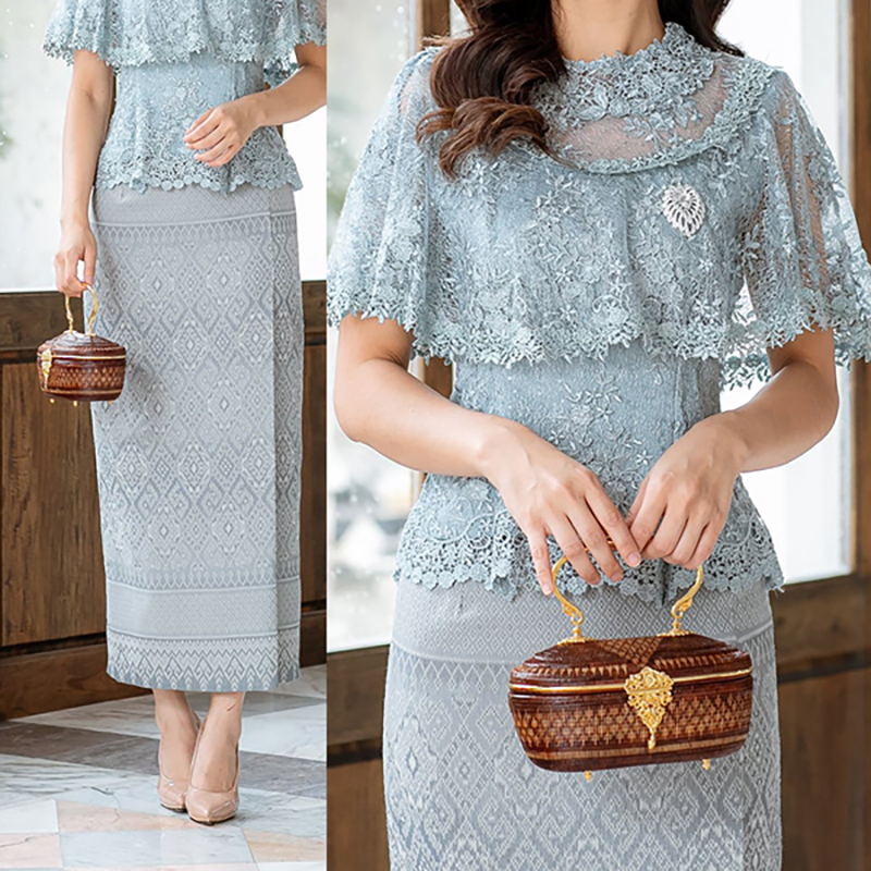 kudapy ผ้าถุงแพรวากาฬสินธุ์ พื้นสีฟ้าพิมพ์ลายตามแบบ งานสวยเนียบตัดเย้บคุณภาพ ปรับแก้ขยายข้างได้ 2 นิ้ว(ข้างละ 1 นิ้ว) (ราคาเฉพาะผ้าถุง)