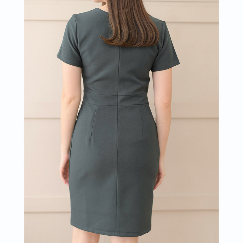 kudapy เดรสสั้นคอหัวใจแขนสั้นสีเทาเข้ม/สีแดงเข้ม/สีดำ เข้ารูปเอว ทรงสวยเป๊ะมาก เนื้อผ้าหนามีน้ำหนัก ซับในทั้งตัว ใส่ได้ตลอด