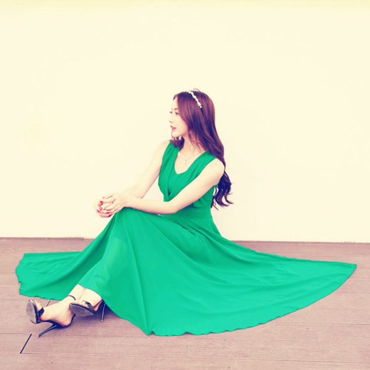 kudapy แม็กซี่เดรสยาวคอวีสีชมพูโอรส/สีม่วง/สีขาว/สีเขียวเข้ม/สีน้ำเงินสด เดรสยาวแขนกุด ผ้าชีฟองทิ้งตัว พริ้วมากค่ะรุ่นนี้ใส่ไปทะเล ไปงานได้น้าา