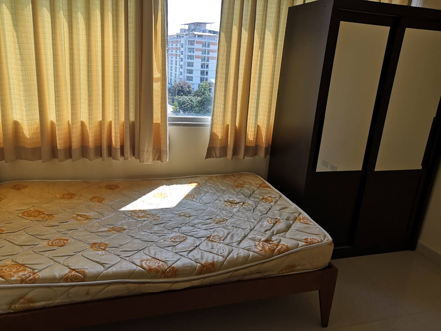 ให้เช่าและขายคอนโด3ห้องนอน เดอะ คริส รัชดา17 ตึก1