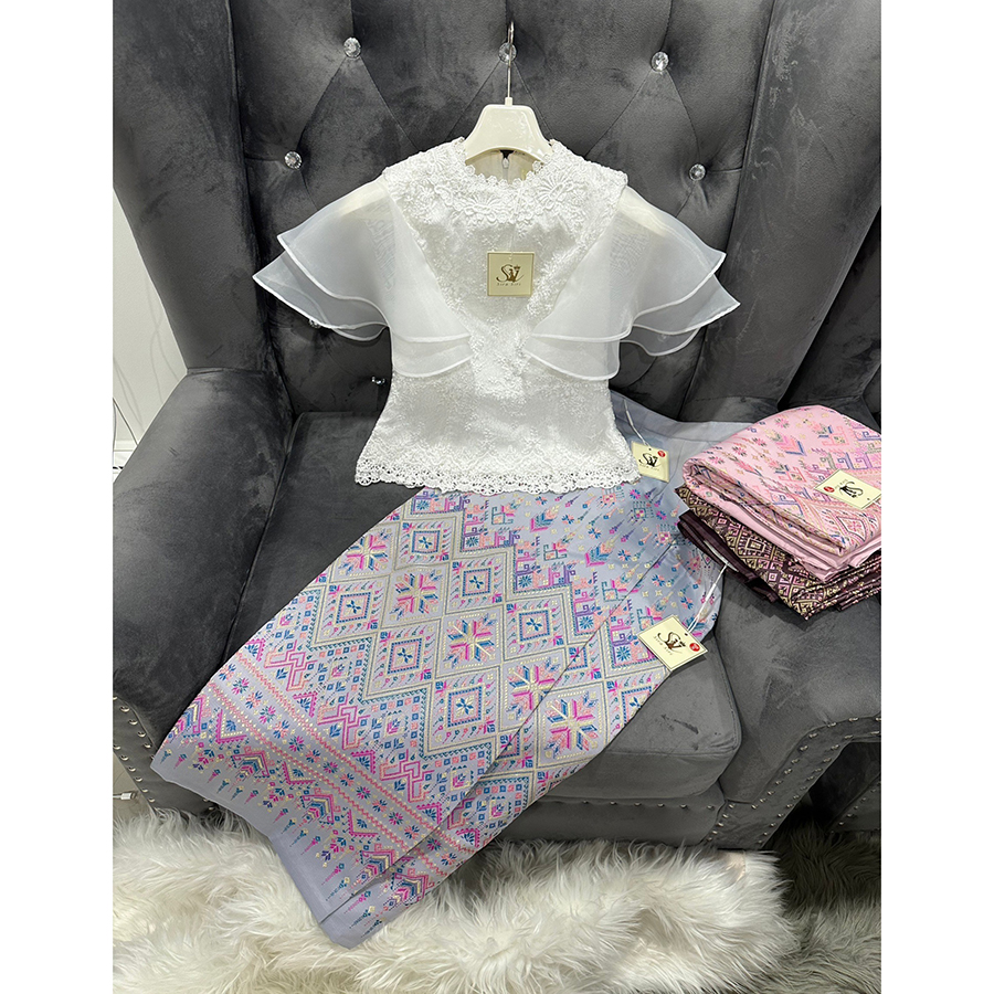 kudapy เสื้อลูกไม้สีขาว + ผ้าถุงสีเทา สีชมพู สีแดงน้ำตาล เซตเข้าชุดใส่ไปงานแต่ง มีซับใน ซิบหลังอย่างดีค่ะ