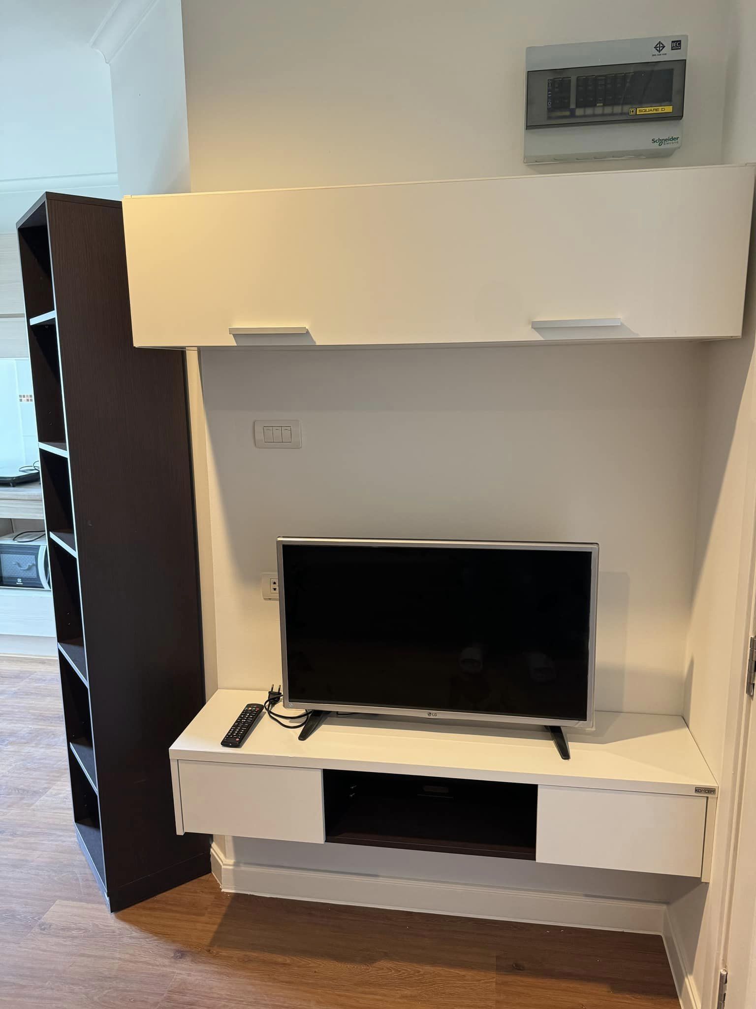 ขายด่วนคอนโด ลุมพินี เพลส พระราม 4-กล้วยน้ำไท (Lumpini Place Rama 4-Kluay Nam Thai) - เพิ่งรีโนเวทห้องสวยเฟอร์เครื่องใช้ไฟฟ้าครบครั้น - การเดินทาง: ใกล้ BTS พระโขนง