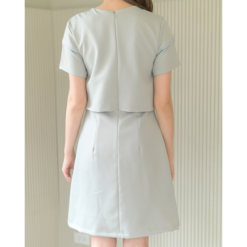 kudapy เดรสสั้นสีมัทฉะ/สีเบจ/สีกรม ทรงเอ ดีไซน์น่ารัก ตัดต่อเหมือนใส่แยกชิ้น จริงๆเป็นเดรสชิ้นเดียว ตัวเสื้อเพิ่มกิมมิคเส้นกุ๊นตัดต่อไปถึงช่วงแขน