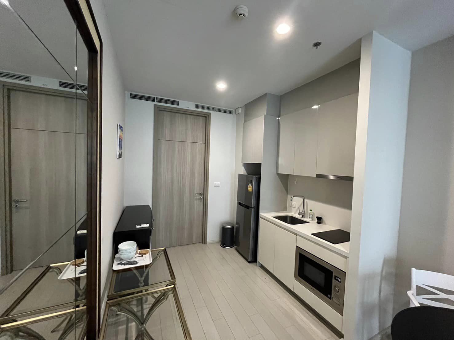 ปล่อยเช่าคอนโด Noble Ploenchit (โนเบิล เพลินจิต) - 1ห้องนอน 1ห้องน้ำ 1ห้องนั่งเล่น - ใกล้ BTS เพลินจิต - ขนาดห้อง 48 ตรม. ชั้น 12 ตึก A