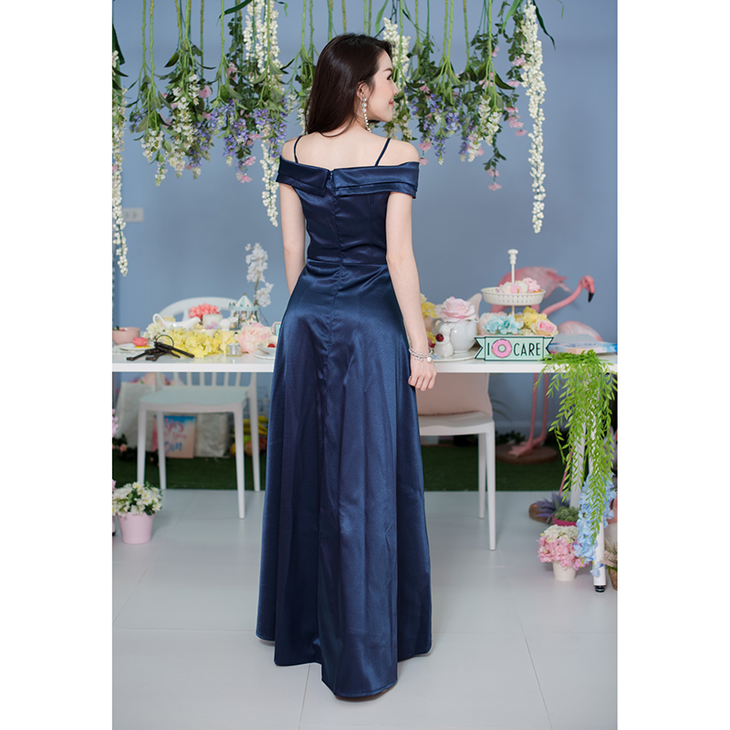 kudapy ชุดเดรสยาวเปิดไหล่ ใส่ออกงานสีกรมท่า เปิดไหล่แต่งลายด้านหน้าอก สาวๆห้ามพลาดเลยจร้า