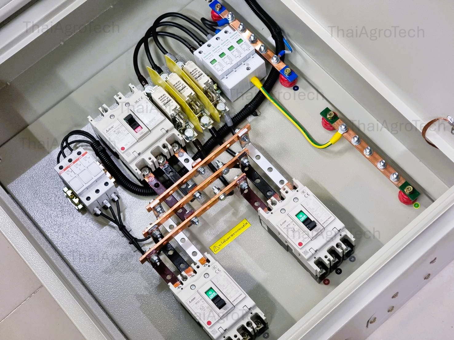 SOLAR DB AC 380V – 3 Phases, 1 Main Circuit Breaker, 2 Miniature Circuit Breaker