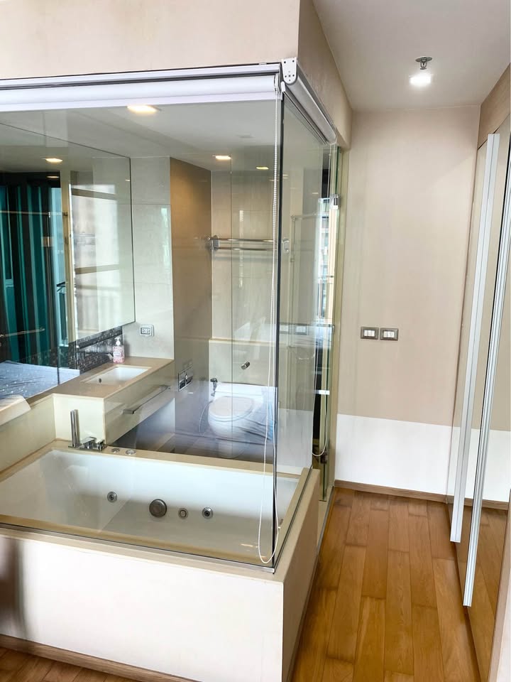 ให้เช่าห้องแบบ 1ห้องนอน 1ห้องน้ำ โซนพื้นที่ MRT เพชรบุรี คอนโด The Address Asoke (ดิ แอดเดรส อโศก) High Rise ขนาดห้อง 45 ตรม. ชั้น 35