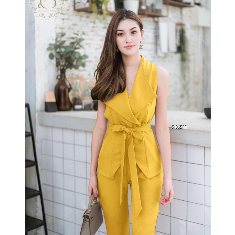 kudapy เสื้อ+กางเกงขายาว เสื้อคอปกสูทสีเทา สีเหลือง ผ่าติดกระดุม 2 เม็ด แกะออกได้ + กางเกงขายาว เอวสม็อคหลัง ตีเกล็ดด้านหน้าทรงสวย