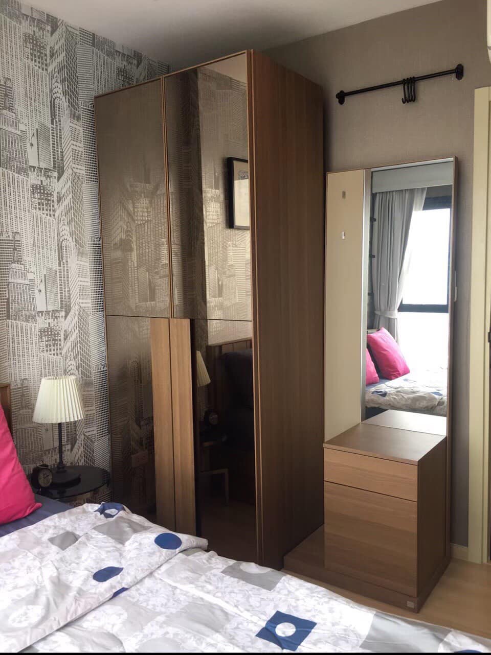 ให้เช่าห้องใหม่ตกแต่งครบพร้อมเข้าอยู่สอบถามแอด Line ID : Smile-easy ที่ The Base Rama 9 - Ramkhamhaeng