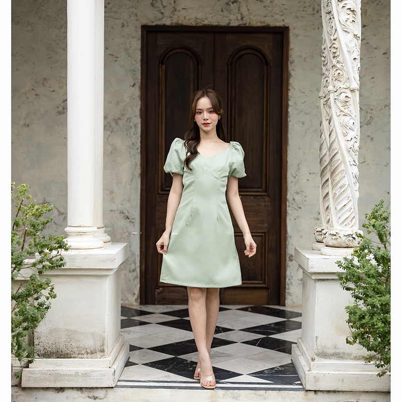 kudapy เดรสสั้นสีชมพู/สีเขียวมัทฉะ/สีครีม แขนตุ๊กตาคอวีไปเดท ไปทำงาน ลุค 2 ดึงแขนเสื้อลงมาปาดไหล่ ใส่ไปปาร์ตี้ ชิคๆ