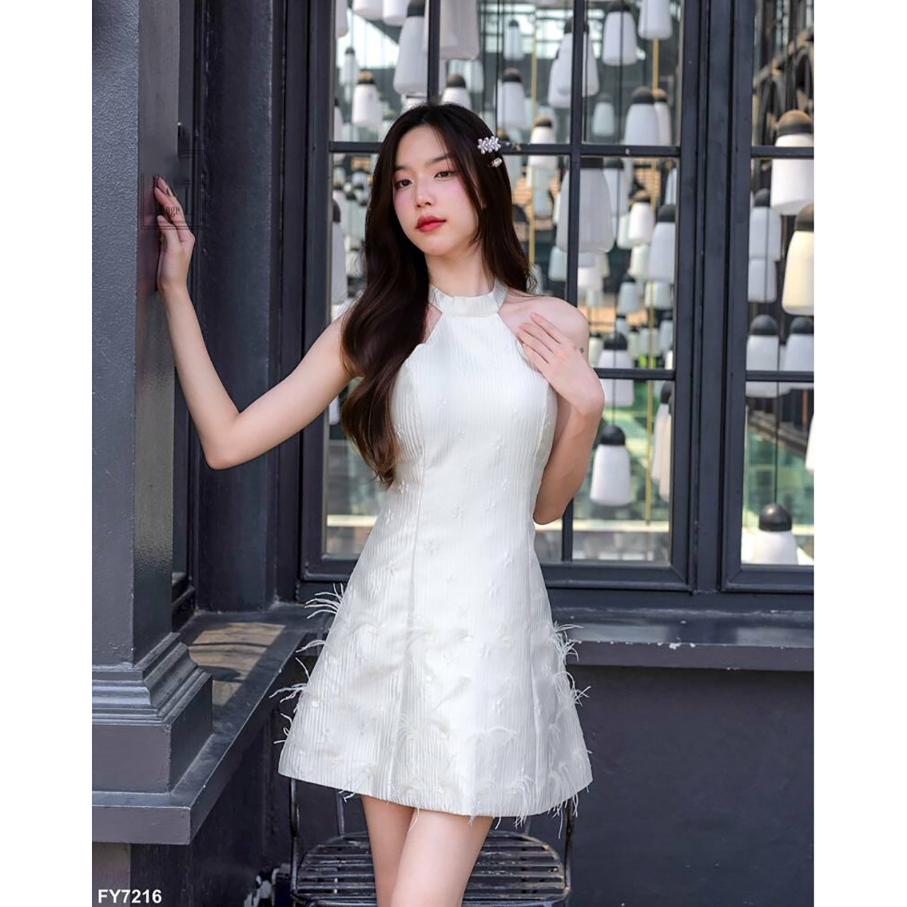 kudapy เดรสสั้นสีชมพู/สีขาว คล้องคอแต่งขนนก ใส่ออกงาน สวยน่ารัก