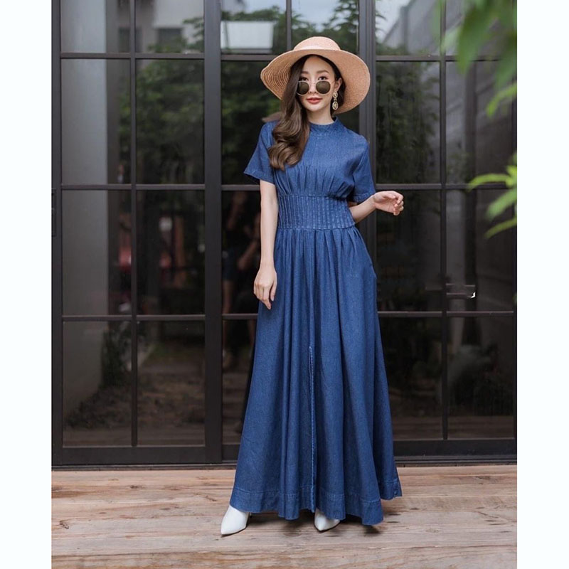 kudapy เดรสยีนส์แขนสั้น ดีเทลแต่งผ่าหน้ายาว งานซิปหลังใส่ง่าย ช่วงเอวเย็บจับจีบทรงสวย ด้านหลังสม็อคเอวยืดได้