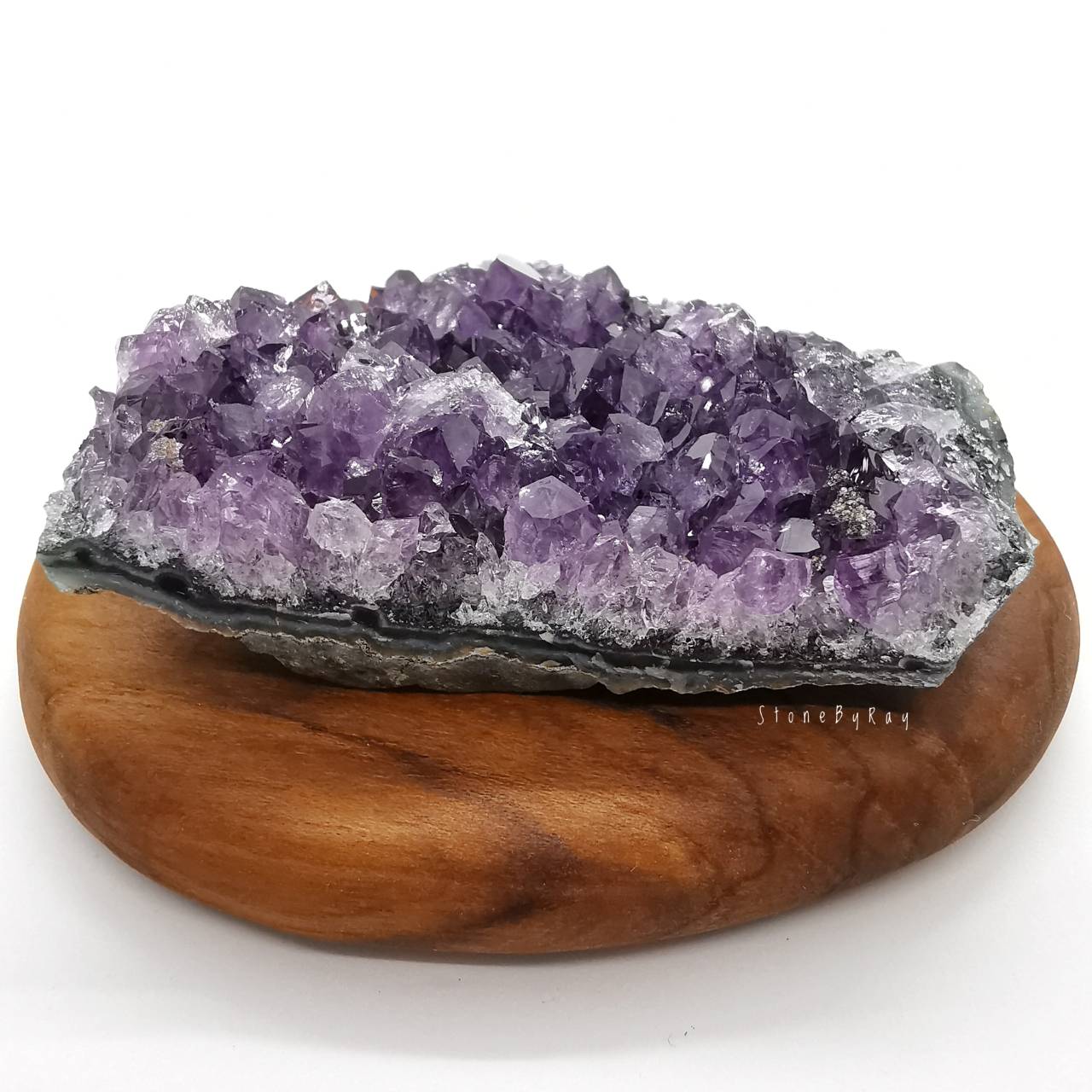 หินอเมทิสต์ผลึกธรรมชาติ Amethyst