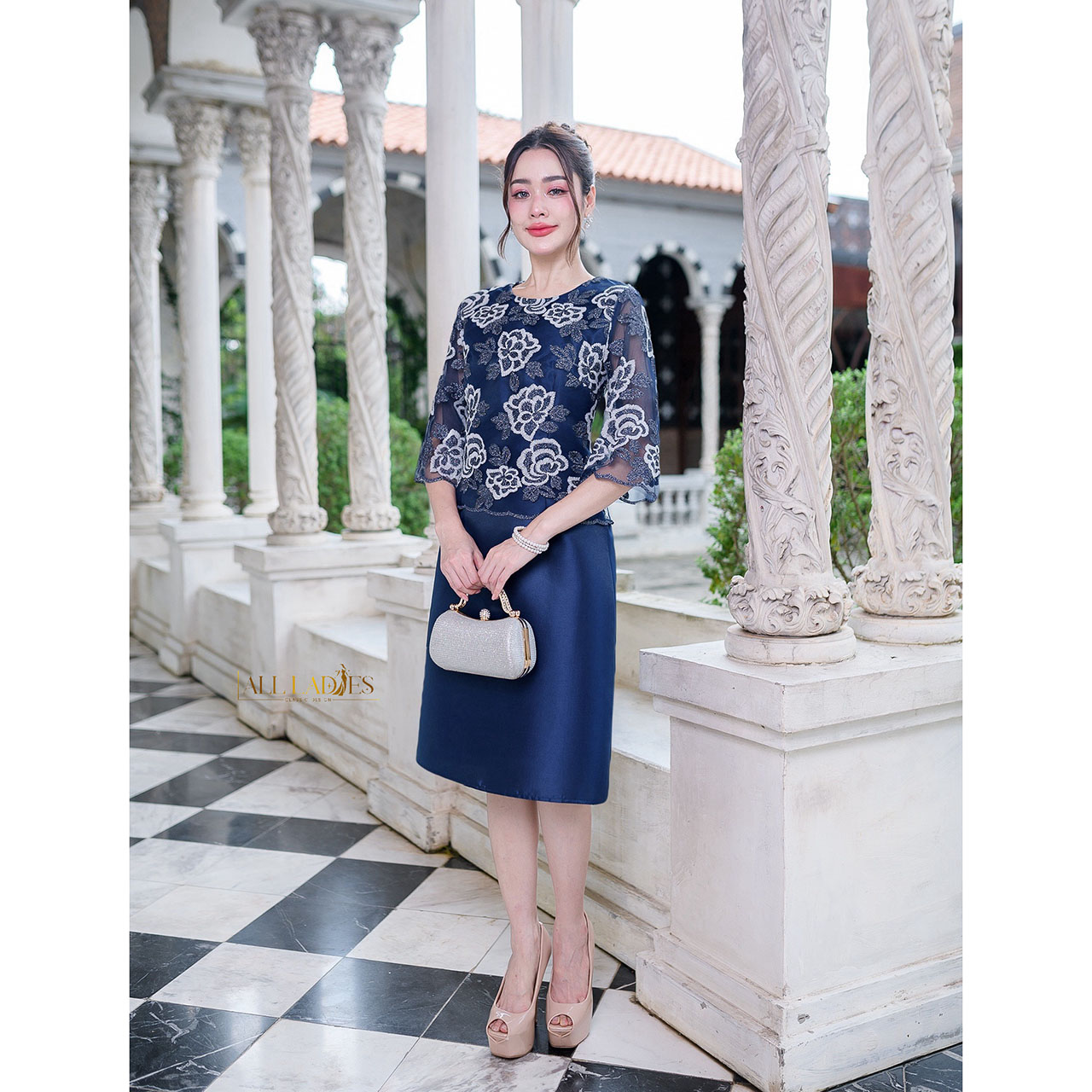 kudapy เดรสสั้นสีกรม/สีชมพู ผ้าไหมด้านบนเป็นงานผ้าลูกไม้ปักลายดอกไม้มีดิ้นผสมเพื่อความสวย