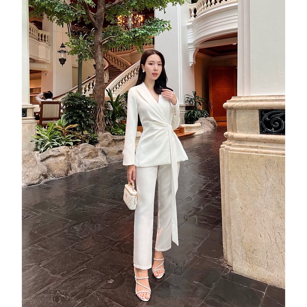 kudapy ชุดเซ็ทเสื้อสูททรงทันสมัย+กางเกง เสื้อแต่งจับจีบเพื่อให้ดูผอมเพรียม ด้านในเสื้อติดแป๊ก2 เม็ด