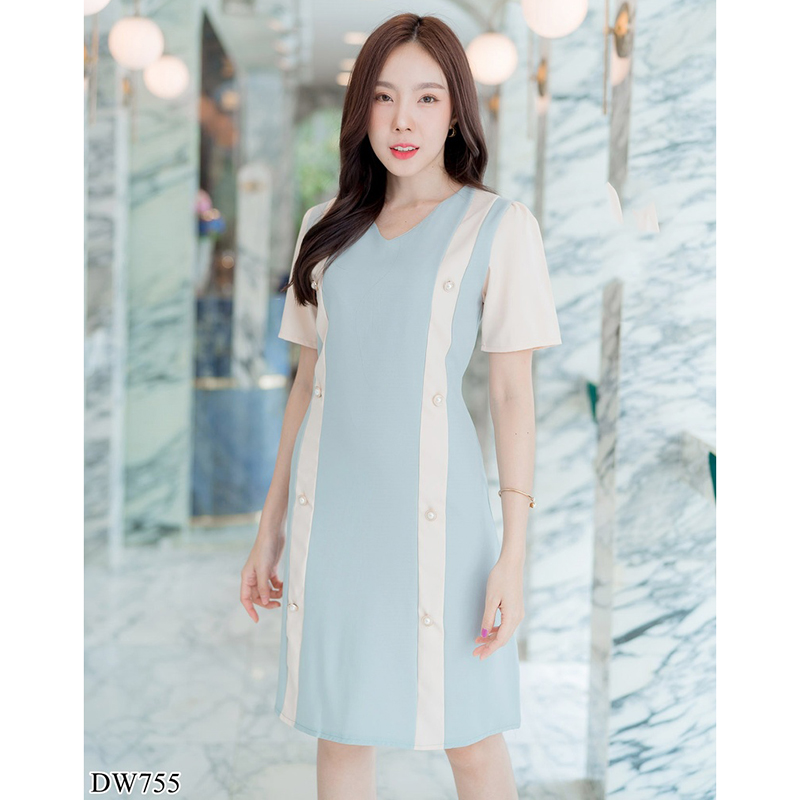 kudapy เดรสสั้นสีเขียว/สีชมพู/สีกรม คอวีแต่งกระดุมยาว 2 ข้างดูดี ใส่สบาย