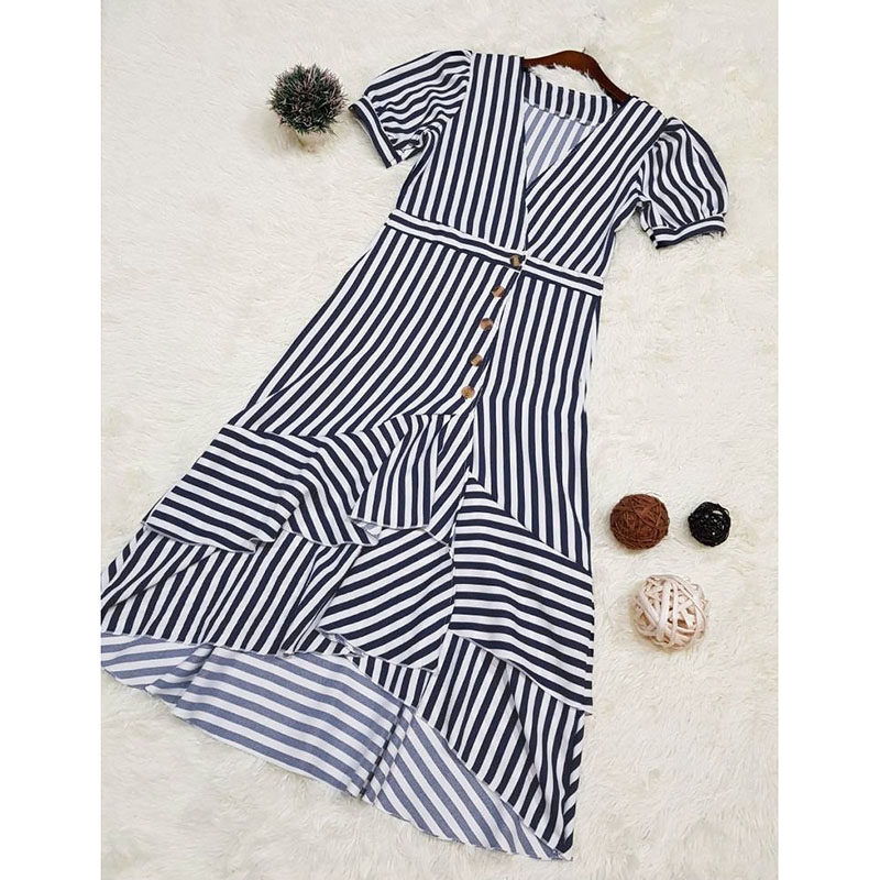 kudapy เดรสยาวสีกรมท่า คอวีลายริ้ว เนื้อผ้ามอสเครปแต่งกระดุมหน้า แขนตุ๊กตา ชายกระโปรงแต่งระบายหางปลา
