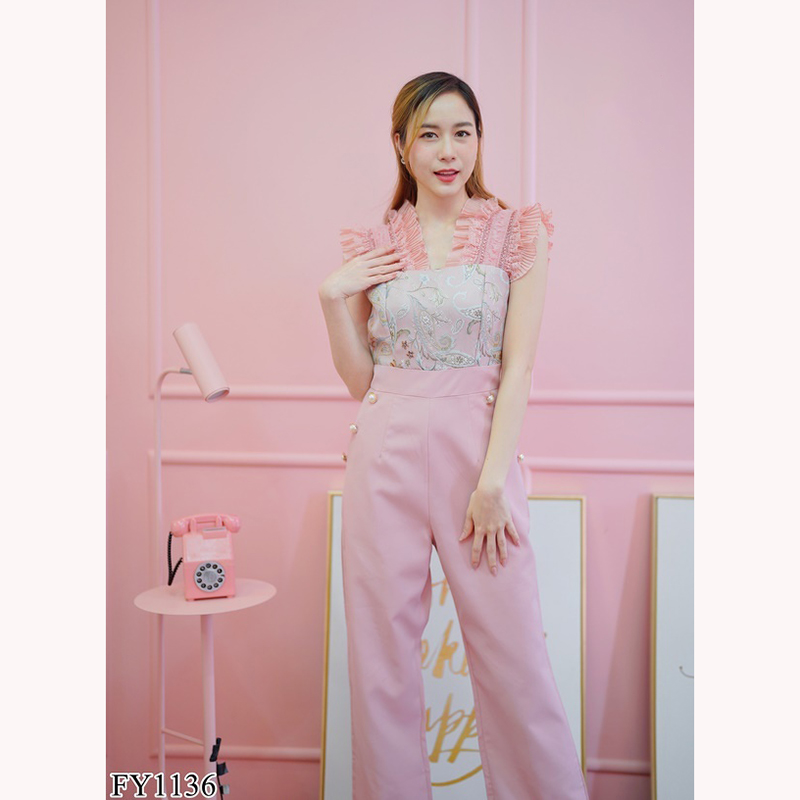 kudapy จั๊มสูทขายาวสีชมพู/สีเขียว แขนกุดระบาย ลายกลีบดอกไม้หน้าอกสวยใสดูดีมากๆ