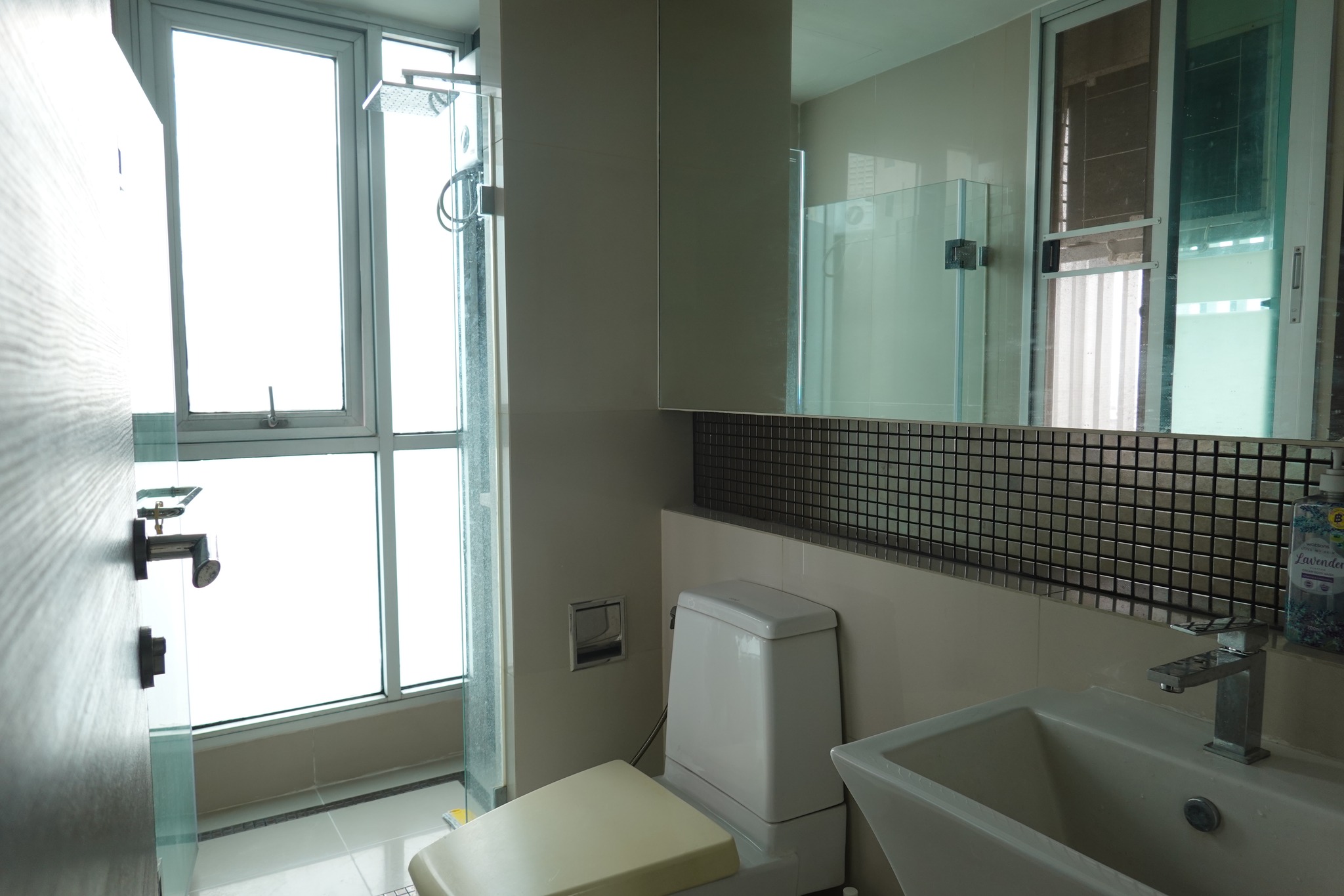 สนใจชมห้องติดต่อได้เลย Line ID: Smile-easy ปล่อยเช่าคอนโด Rhythm Sathorn (ริธึ่ม สาทร) - 1ห้องนอน 1ห้องน้ำ 1ห้องนั่งเล่น - ใกล้ BTS สะพานตากสิน - ขนาดห้อง 38 ตรม. ชั้น 17