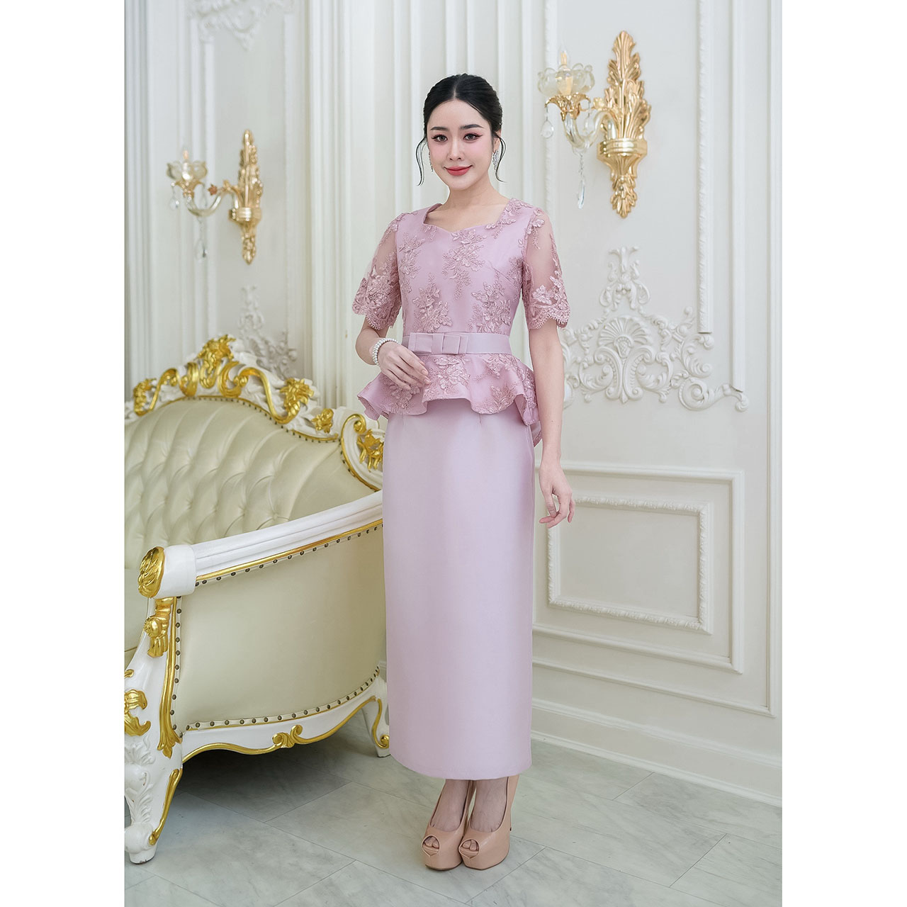 kudapy เดรสยาว ผ้าไหมทั้งชุด ด้านบนเป็นงานแต่งด้วยลูกไม้คอร์ด เดรสทรงสวยเป็นงานเอวระบายรอบตัวหน้าสั้นหลังยาว