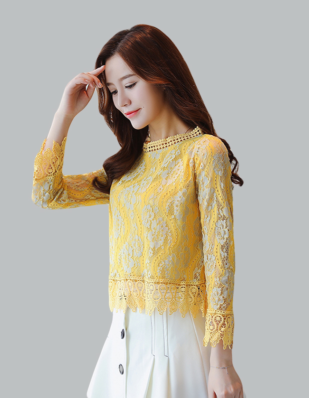 เสื้อสีเหลือง ผ้าลูกไม้เนื้อดี แขนยาว คอเสื้อ ปลายแขนเสื้อและชายเสื้อแต่งด้วยผ้าถักโครเชต์สวยมากๆๆค่ะ