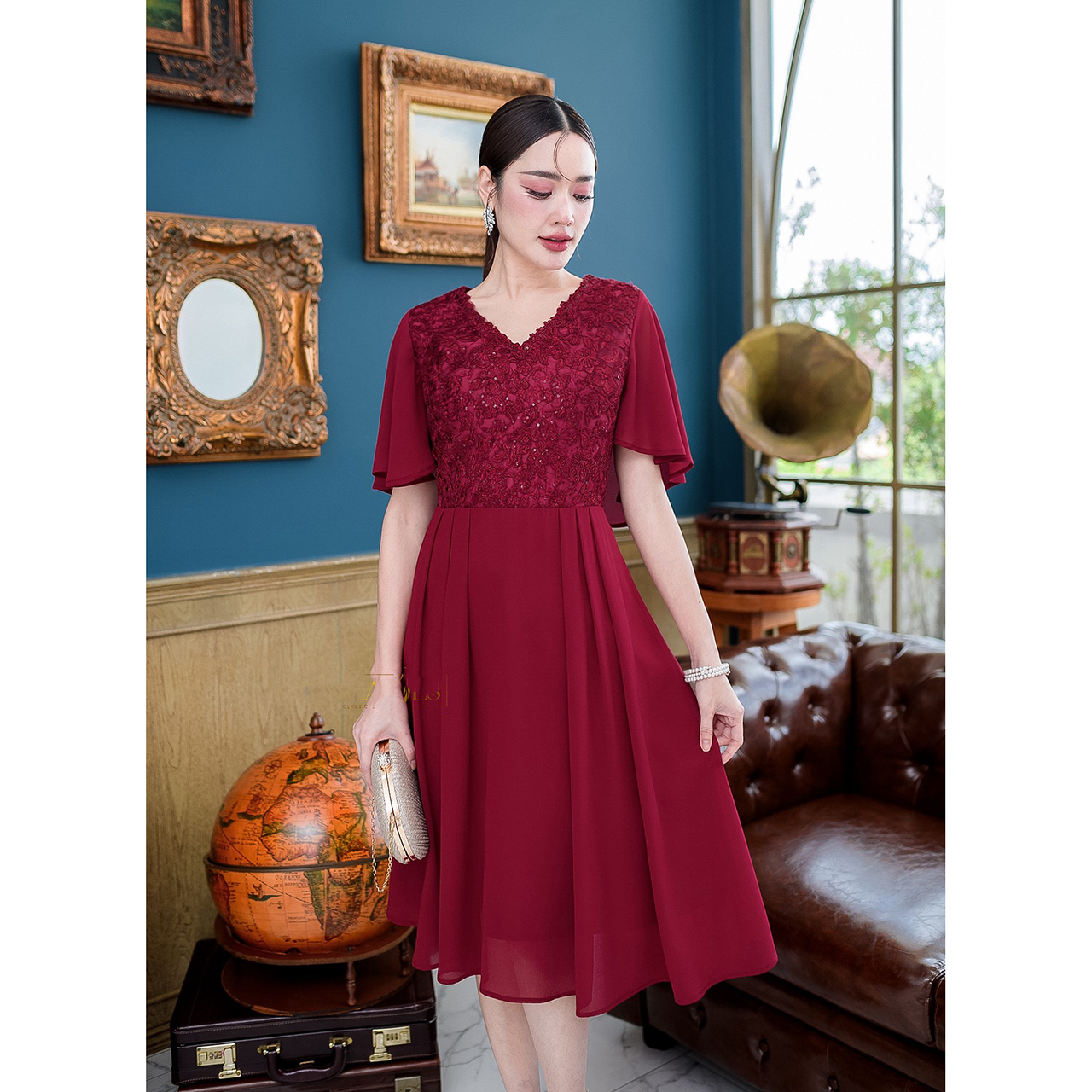 kudapy เดรสสั้นสีแดง/สีชมพู ผ้าลูกไม้เลื่อมปีกค้างคาว กระโปรงผ้าชีฟองพริ้วสวยจับจีบทวิสรอบเอว