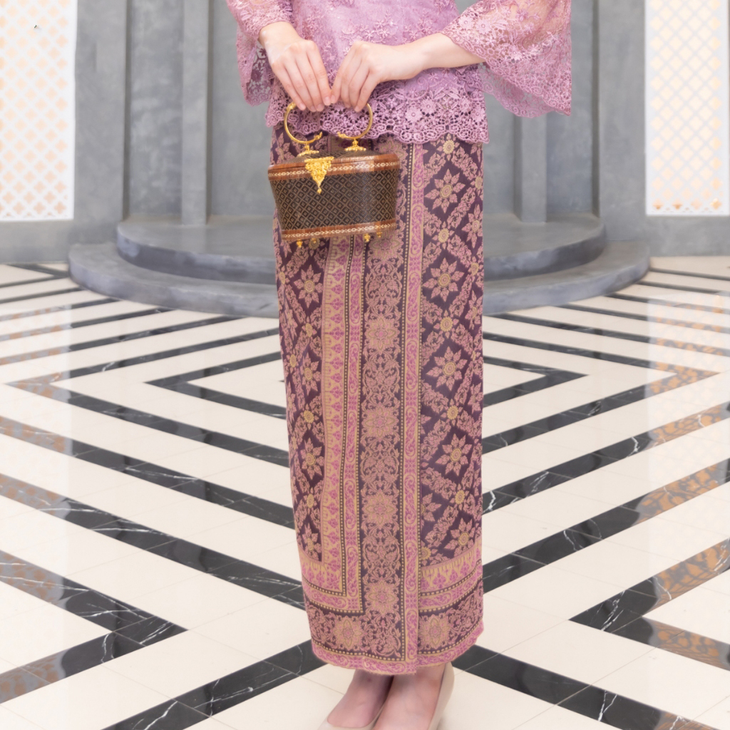 kudapy ชุดเซ็ทออกงานเสื้อลูกไม้สีทองน้ำผึ้ง/สีม่วงกะปิ เนื้อผ้าลูกไม้ฝรั่งเศสสุดละมุน สั่งทอแบบพิเศษ