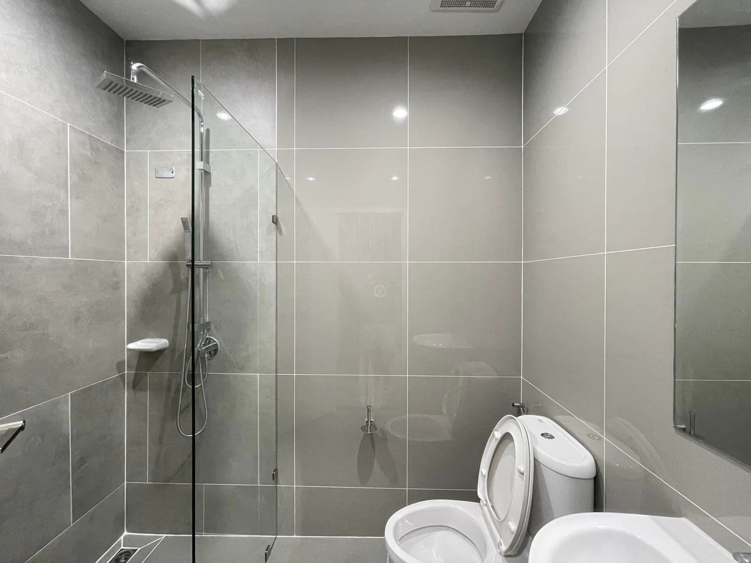 ปล่อยเช่าทาวน์โฮม 3 ชั้น เดอะ เมิร์ธ ไลท์ ราชพฤกษ์-พระราม 5 (The Mirth Lite Ratchaphruek-Rama 5) - ทาวน์โฮม 3 ชั้น หน้ากว้าง 5.8 เมตร - 4 ห้องนอน 5 ห้องน้ำ (มีห้องน้ำในห้องนอนครบทุกห้อง ) - ขนาด 21 ตรว พื้นที่ใช้สอย 168 ตรม.