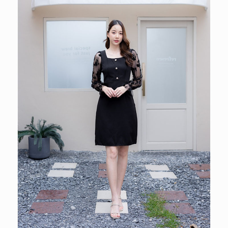 kudapy เดรสสั้นสีชมพู/สีน้ำตาล/สีดำ ทรงสวย เข้ารูป แขนผ้าชีฟองโปร่งลายดอกไม้ กิมมิคแต่งกระดุม งานซิปหลัง