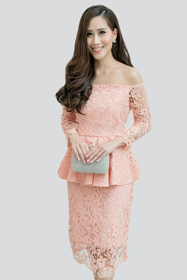 เดรสสีโอรส ลูกไม้เปิดไหล่เอวระบาย ผ้าลูกไม้ทอแน่น งานละเอียดปราณีตสุดๆ