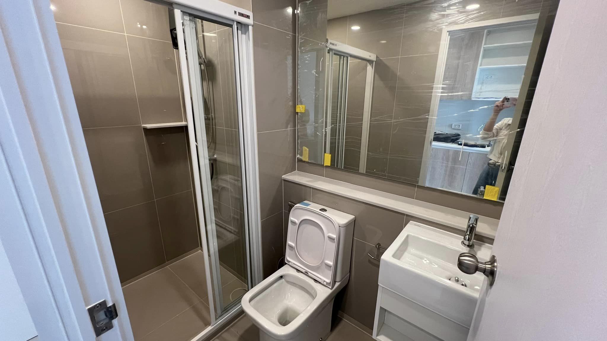 ให้เช่าคอนโด Denim Jatujak (เดนิม จตุจักร) - ห้องใหม่ยังไม่เคยปล่อยเช่าชั้นสูง - การเดินทาง: BTS หมอชิตและMRTจตุจักร - ใกล้ กรมขนส่ง ช่อง7