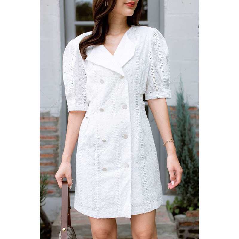 kudapyเดรสสั้นสีขาว/ม่วง ทรงเบลเซอร์ ผ้าฉลุทั้งตัว แขนพอง เสริมบ่า+ซับในทั้งตัว