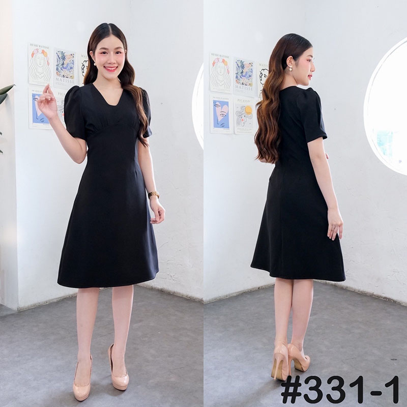 kudapy เดรสสั้นสีชมพู/สีโอโรส/สีดำ/สีคาราเมล คอวี ดีเทลจีบแขนตุ๊กตา เอวตีเกร็ดหน้า ใส่แล้วมีช่วงเอวยาว วัยรุ่น วัยทำงาน เนื้อผ้าเปเป้บาร์บี้คล้ายผ้าเกาหลี พริ้วลื่นเนื้อผ้าเย็น ใส่สบาย