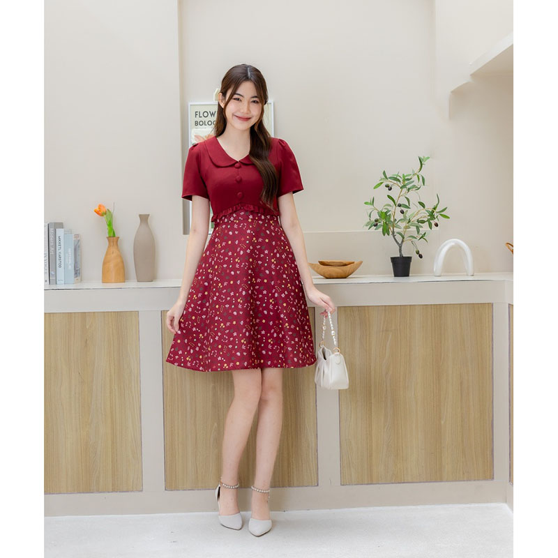 kudapy เดรสสั้นสีน้ำตาล/สีชมพู/สีแดง เสื้อสีพื้นแต่งชายเสื้อระบายกระดุม 3 ชิ้น