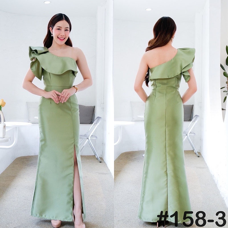 kudapy เดรสยาวสีเขียวอมเทา/สีเทา บ่าเดี่ยว ระบายจีบช่วงบ่า จับเดรปสองชั้น ยกตั้งสวย กระโปรงทรงสอบผ่าหน้า