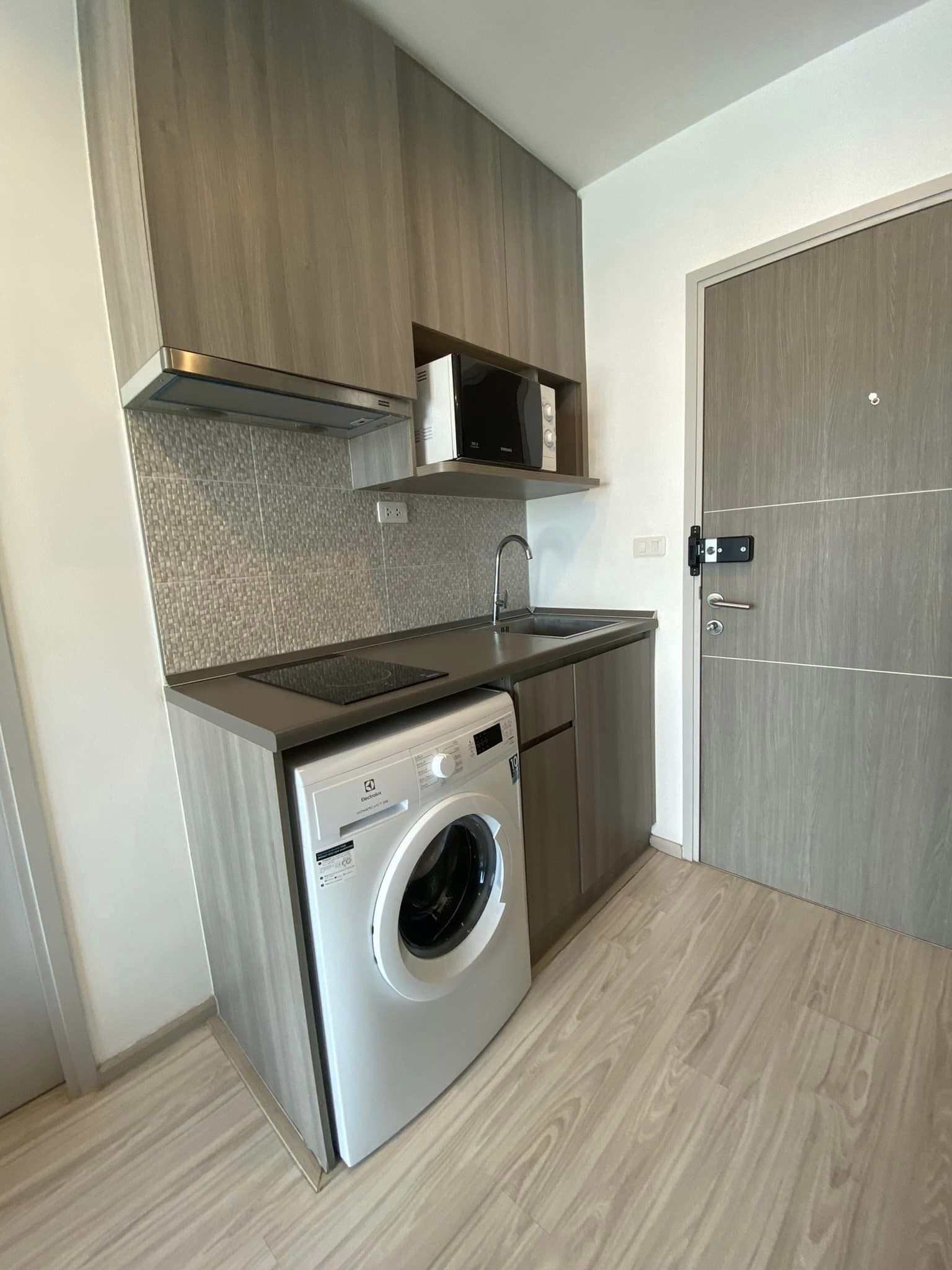 ให้เช่าคอนโด ไอดีโอ โมบิ บางซื่อ แกรนด์ อินเตอร์เชนจ์ (IDEO Mobi Bangsue Grand Interchange ) - ห้องแบ่งเป็นสัดส่วน 1ห้องนอน เครืองใช้ไฟฟ้าครบ - การเดินทาง: ใกล้ MRTเตาปูน, MRT บางซื่อ