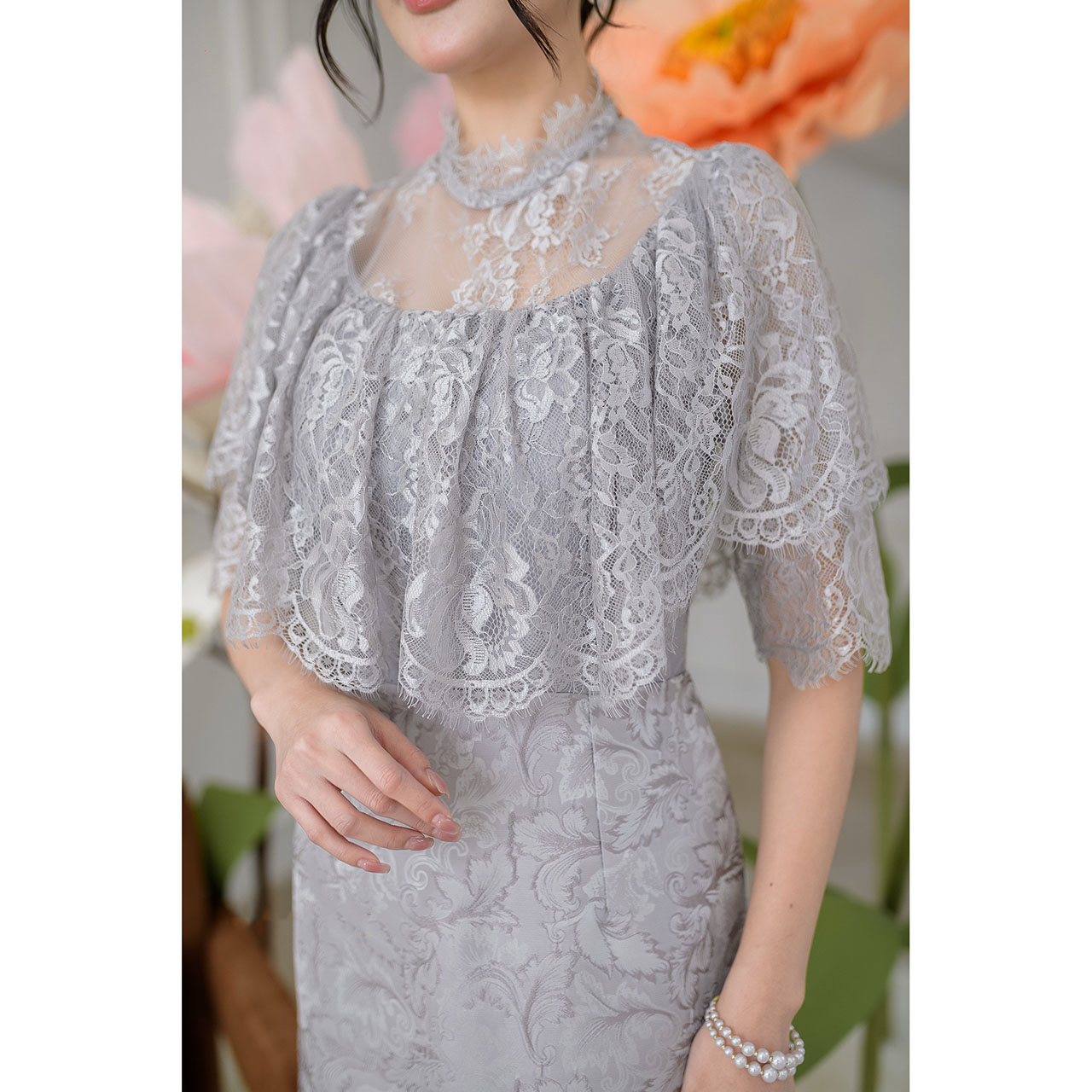 kudapy เดรสทรงคอปีนและผ้าลูกไม้ฝรั่งเศส ด้านบนเป็นผ้าลูกไม้ฝรั่งเศสคลุมไหล่คอปีนด้วยลูกไม้บางๆ