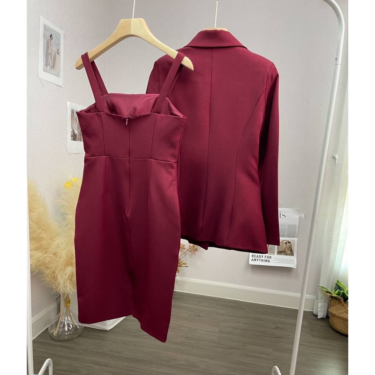 kudapy Set blazer +dress เรียบหรู ใส่สบาย เสื้อสูทออกแบบให้เป็นทรงใหญ่กว่าเดรส มีความสุภาพ มีฟองน้ำเสริมไหล่บาง ให้ทรงดูสวย มีซับในทั้งตัว