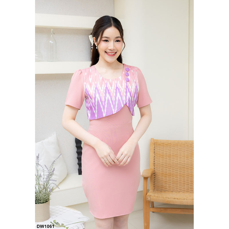 kudapy เดรสสั้นสีชมพู/สีน้ำตาล/สีฟ้า ลายไทยครึ่งท่อน ใสทำงาน ออกงานสวยดูดี