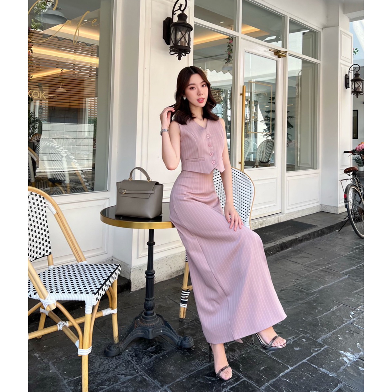 kudapy ชุดเซ็ทสีชมพูกะปิ/สีชมพูนู้ด/สีครีม ลายริ้วเสื้อแขนกุด+กระโปรงยาวผ่าหน้า สวยเกร๋มาก