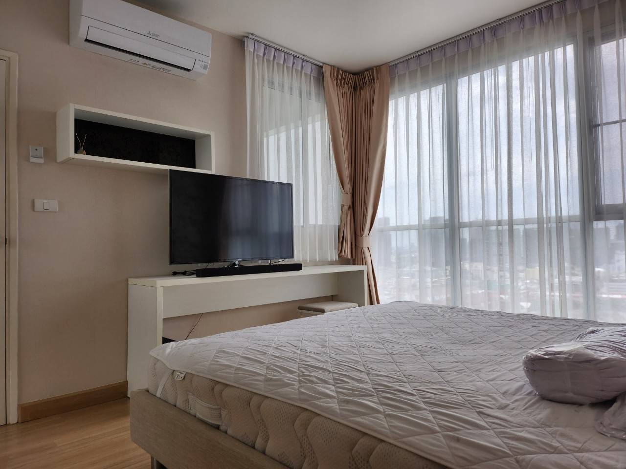 ให้เช่าห้องสวยวิวตึกช้างเฟอร์นิเจอร์เครื่องใช้ไฟฟ้าครบ Add line: Smile-easy Life @ Ladprao 18