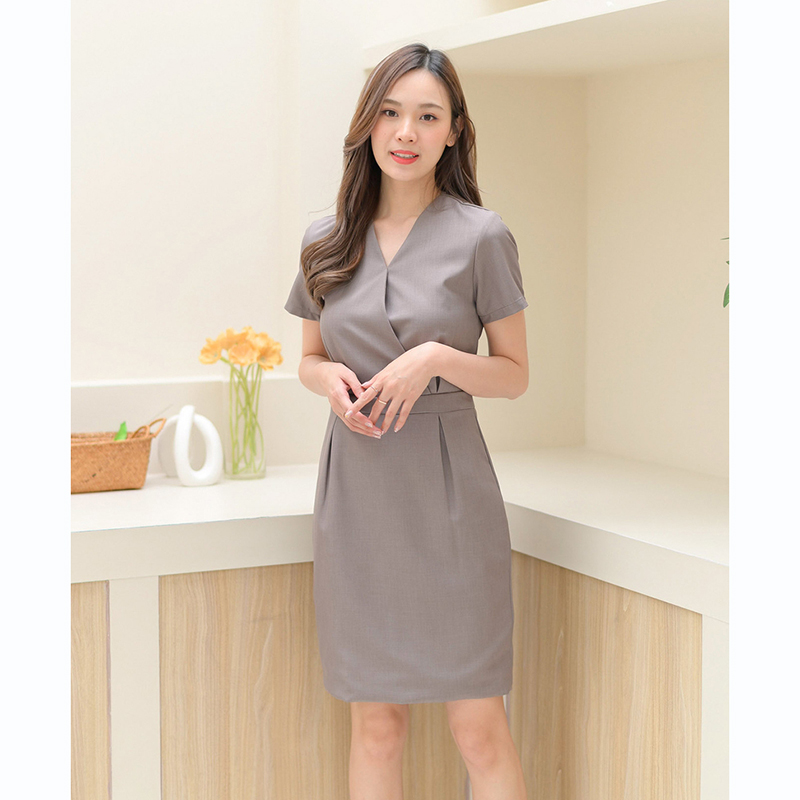 kudapy เดรสสั้นสีกกรม/สีเบจ/สีแดงเข้ม/สีน้ำตาลเทาหม่น ทรงสอบ ดีไซน์จีบทวิสที่เอว