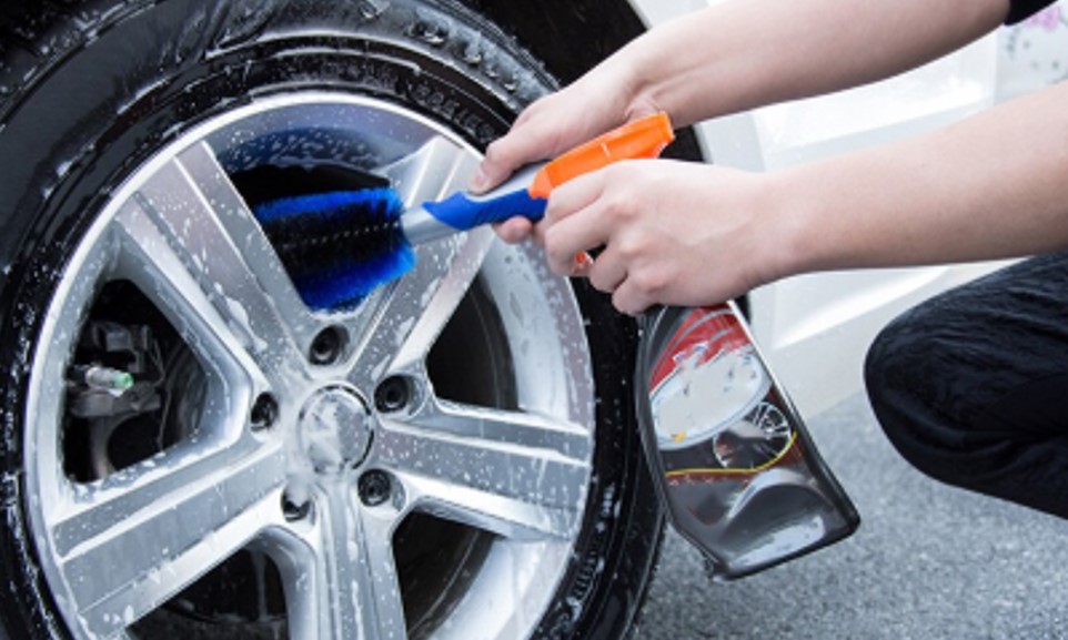 แปรงขัดล้อรถยนต์ ยางรถยนต์ ทำความสะอาดล้อแม็กซ์ แบบมีด้ามจับ Car Wheel Cleaning Brush