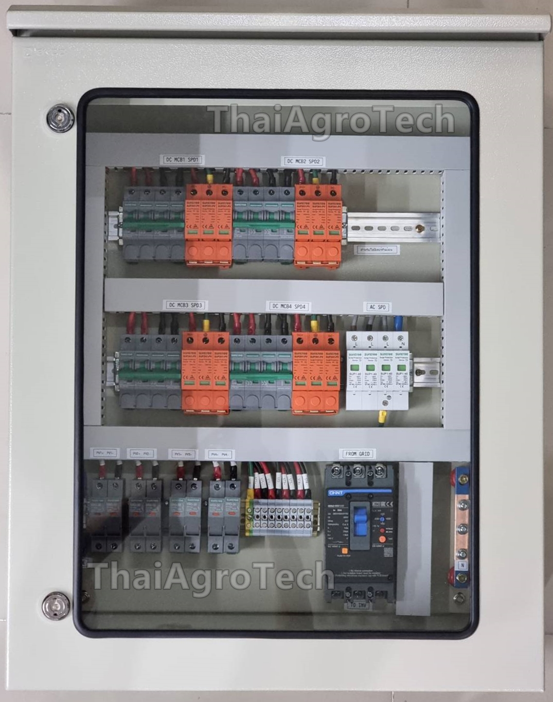 ตู้คอมบายเนอร์ใช้กับงานติดตั้งระบบโซล่าเซลล์ 1000V ดีซี 4 สตริง 20-40กิโลวัตต์ 3เฟส พร้อมเบรคเกอร์กันไฟดูด RCBO AC-DC Combiner Box RCBO 4String 3Ph